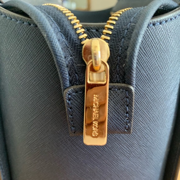 Authentic Michael Kors Large Selma Satchel - Picture 8 of 8